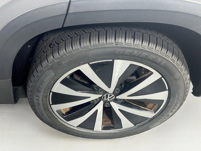 Photo of 2022 Pyrite Silver Metallic Volkswagen Taos