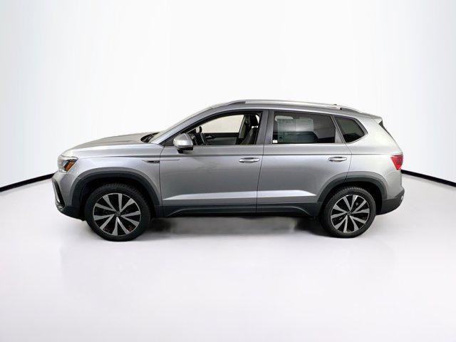 Photo of 2022 Pyrite Silver Metallic Volkswagen Taos