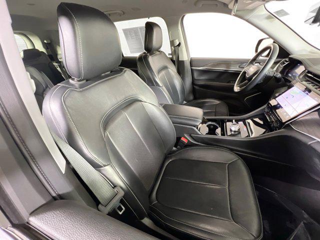 Photo of 2021 Diamond Black Crystal Pearlcoat Jeep Grand Cherokee L
