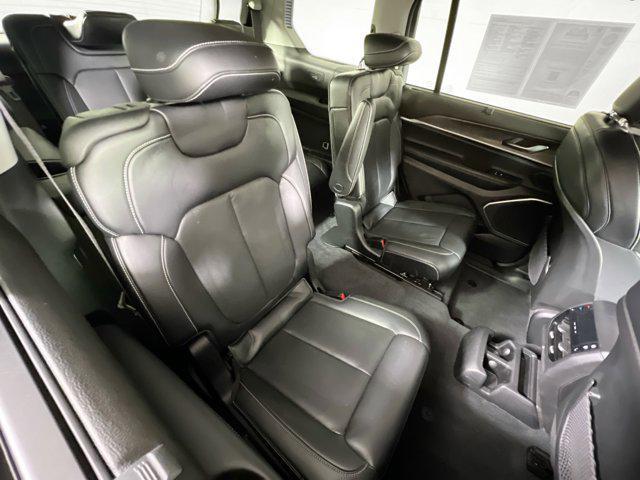 Photo of 2021 Diamond Black Crystal Pearlcoat Jeep Grand Cherokee L