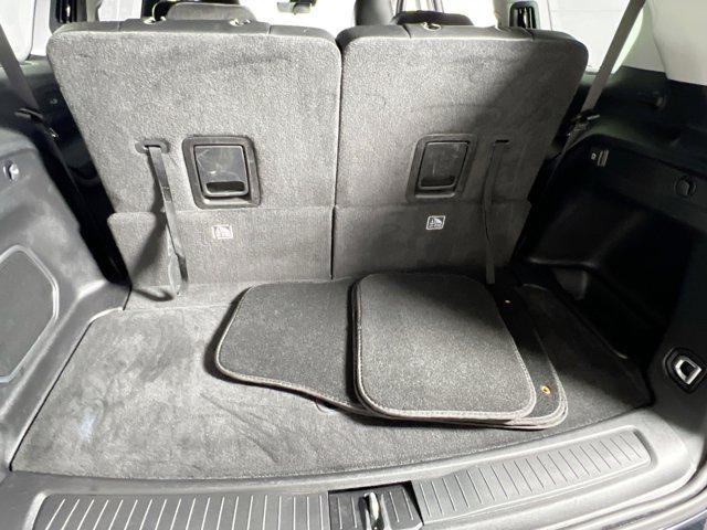Photo of 2021 Diamond Black Crystal Pearlcoat Jeep Grand Cherokee L