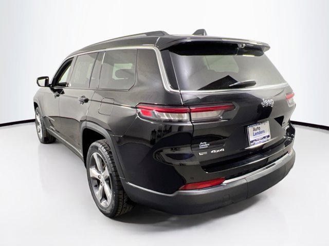 Photo of 2021 Diamond Black Crystal Pearlcoat Jeep Grand Cherokee L