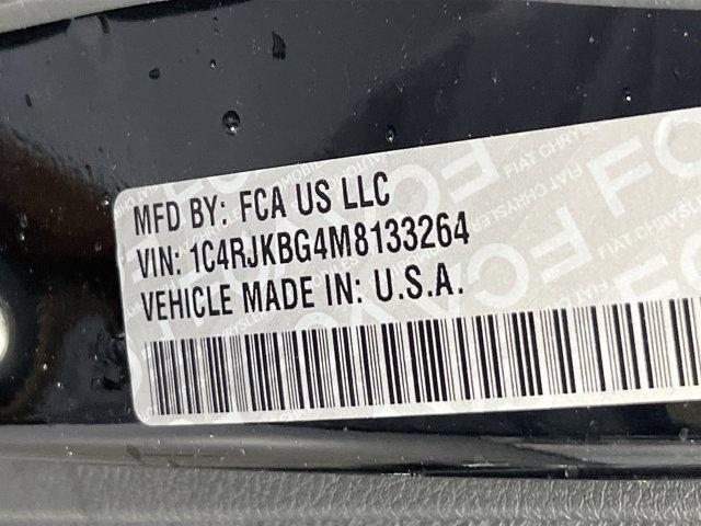 Photo of 2021 Diamond Black Crystal Pearlcoat Jeep Grand Cherokee L