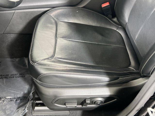 Photo of 2021 Diamond Black Crystal Pearlcoat Jeep Grand Cherokee L
