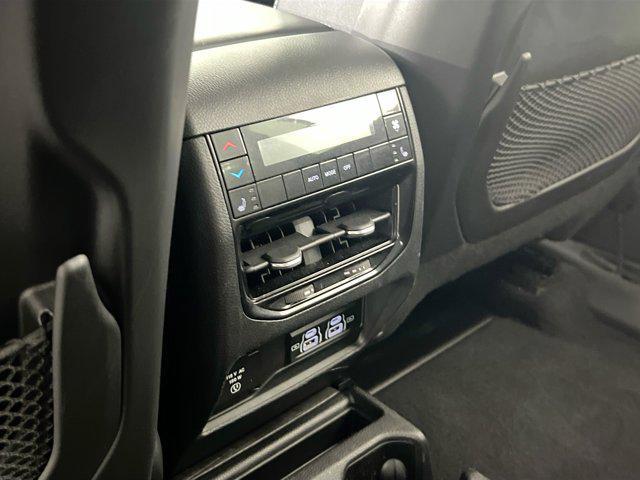Photo of 2021 Diamond Black Crystal Pearlcoat Jeep Grand Cherokee L