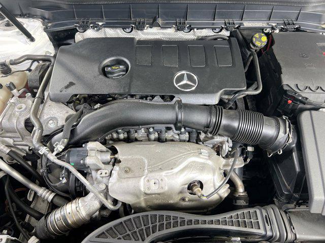 Photo of 2020 Polar White Mercedes-Benz GLB 250