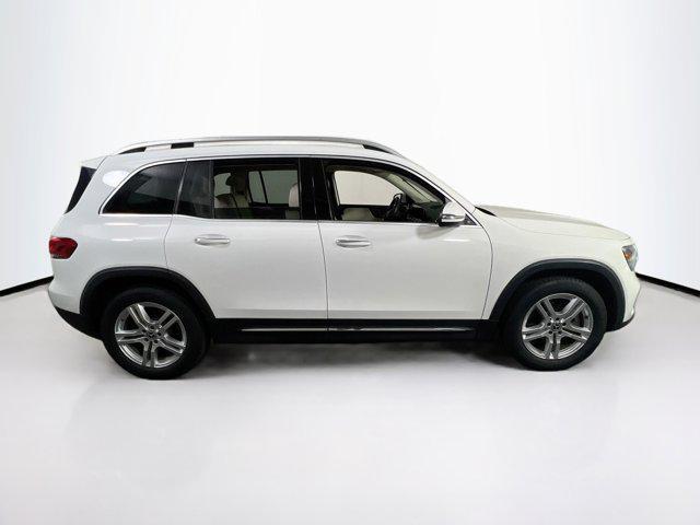 Photo of 2020 Polar White Mercedes-Benz GLB 250