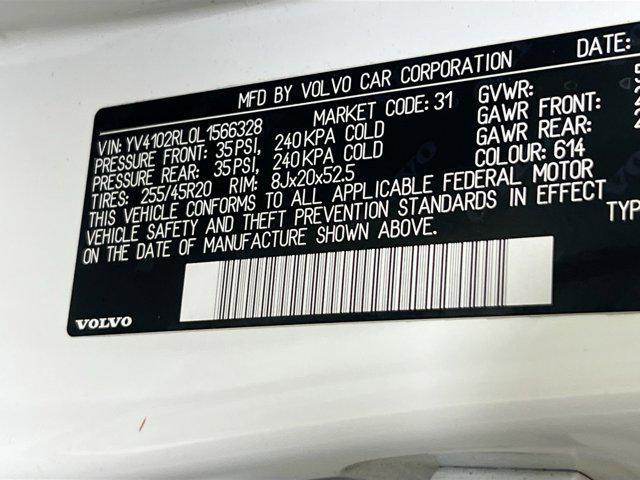 Photo of 2020 Ice White Volvo XC60