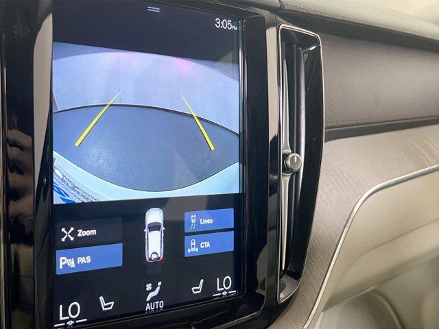 Photo of 2020 Ice White Volvo XC60