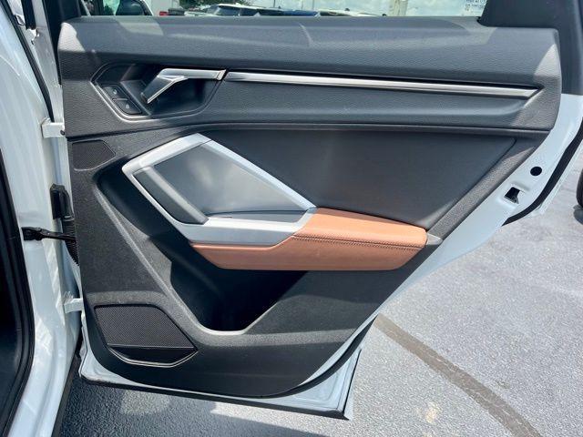 Photo of 2022 Glacier White Metallic Audi Q3