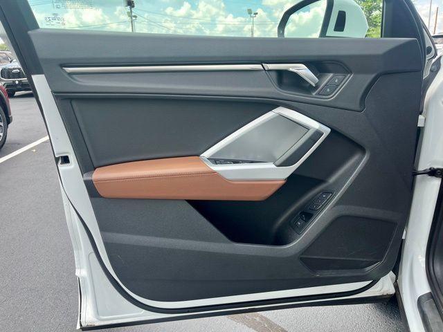 Photo of 2022 Glacier White Metallic Audi Q3