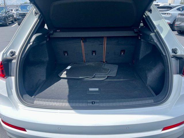 Photo of 2022 Glacier White Metallic Audi Q3