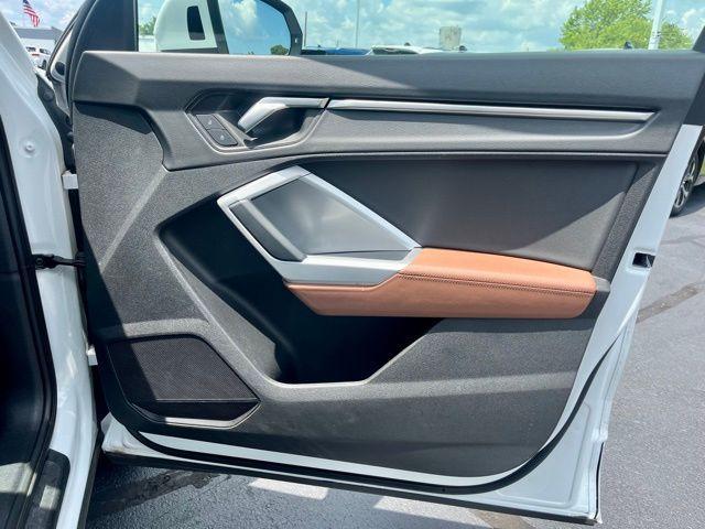 Photo of 2022 Glacier White Metallic Audi Q3