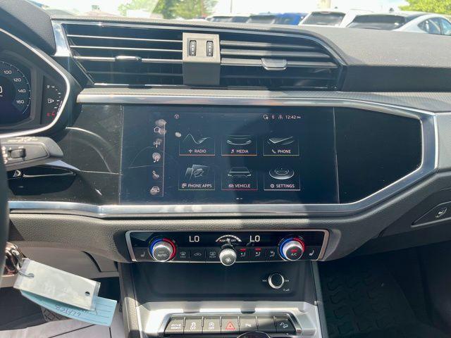 Photo of 2022 Glacier White Metallic Audi Q3