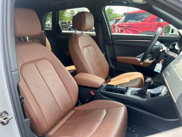 Photo of 2022 Glacier White Metallic Audi Q3