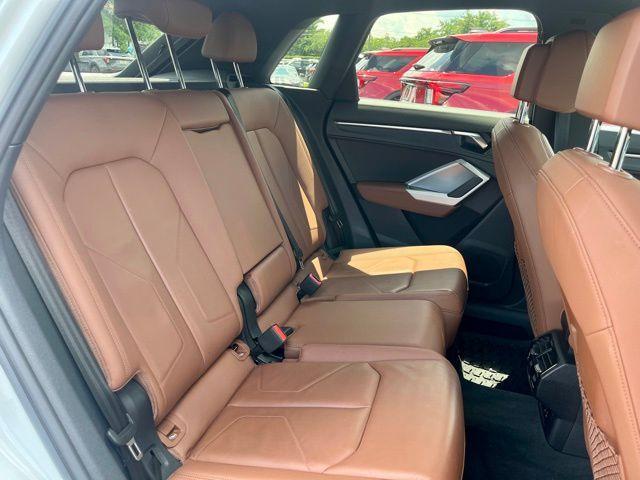Photo of 2022 Glacier White Metallic Audi Q3