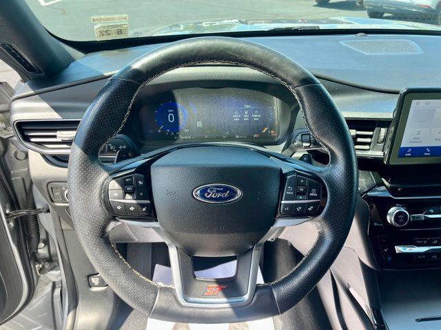 Photo of 2022 Silver Metallic Ford Explorer