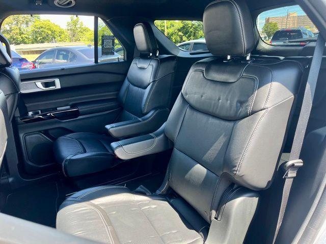 Photo of 2022 Silver Metallic Ford Explorer