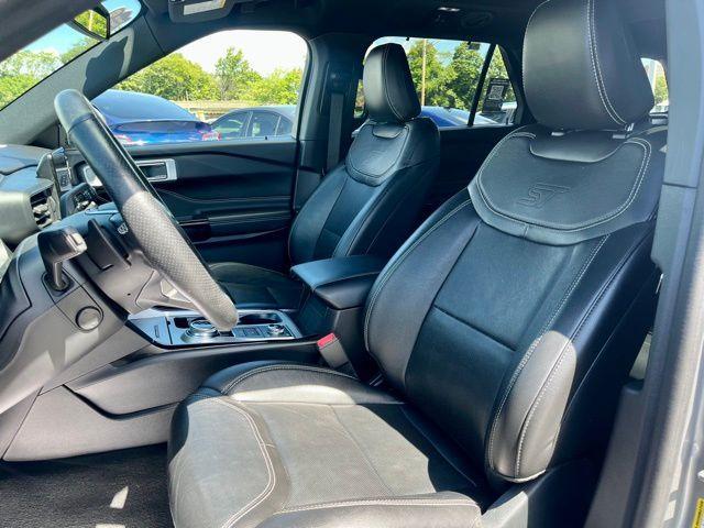 Photo of 2022 Silver Metallic Ford Explorer