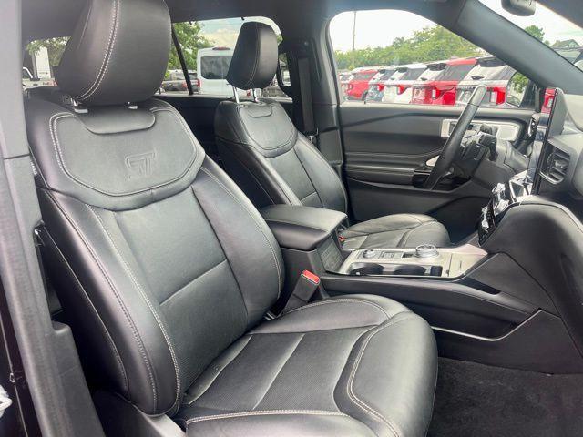 Photo of 2022 Agate Black Metallic Ford Explorer