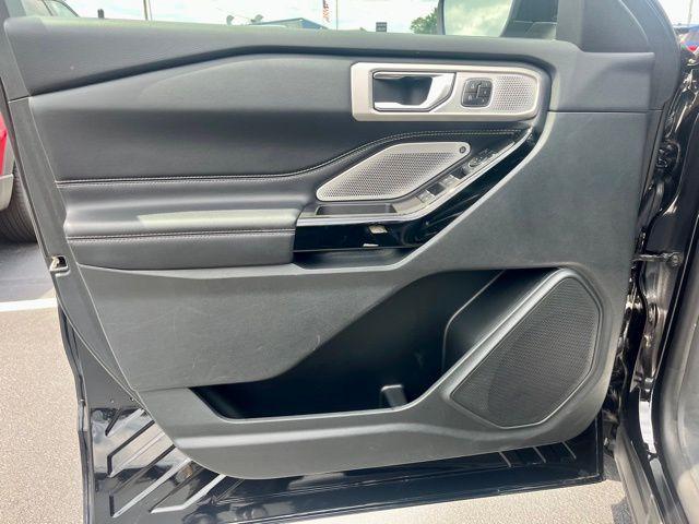 Photo of 2022 Agate Black Metallic Ford Explorer