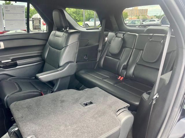 Photo of 2022 Agate Black Metallic Ford Explorer