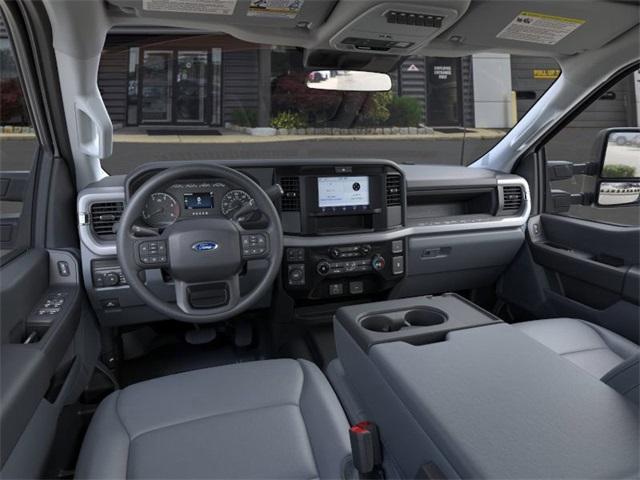 Photo of 2025 Oxford White Ford F-350
