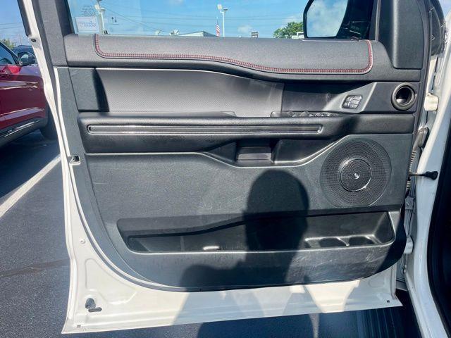 Photo of 2021 White Ford Expedition