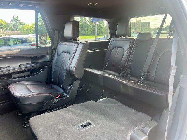 Photo of 2021 White Ford Expedition