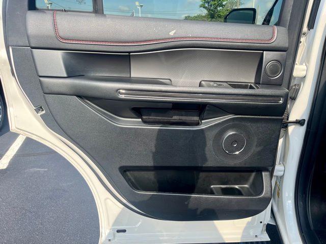 Photo of 2021 White Ford Expedition