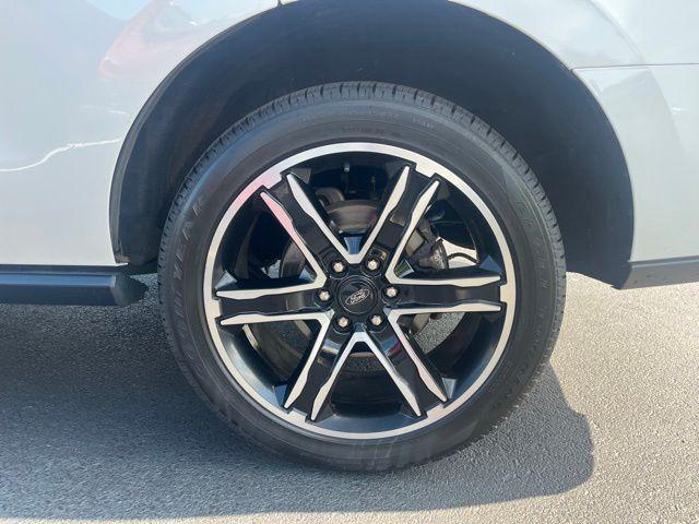 Photo of 2021 White Ford Expedition