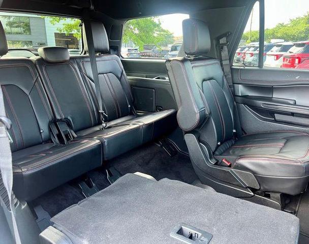 Photo of 2021 White Ford Expedition