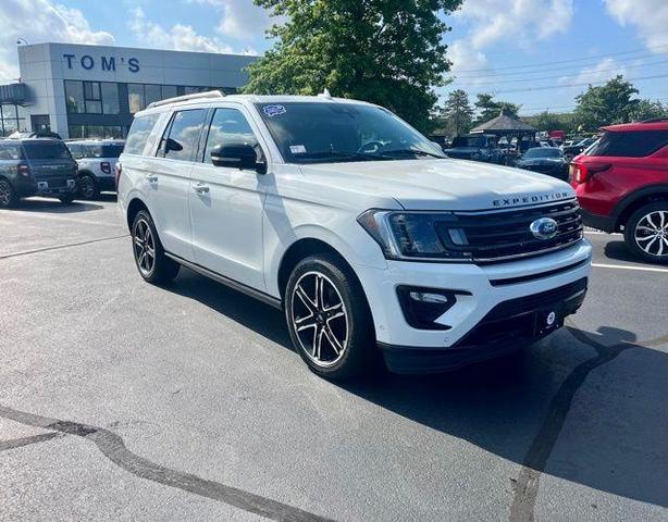 Photo of 2021 White Ford Expedition