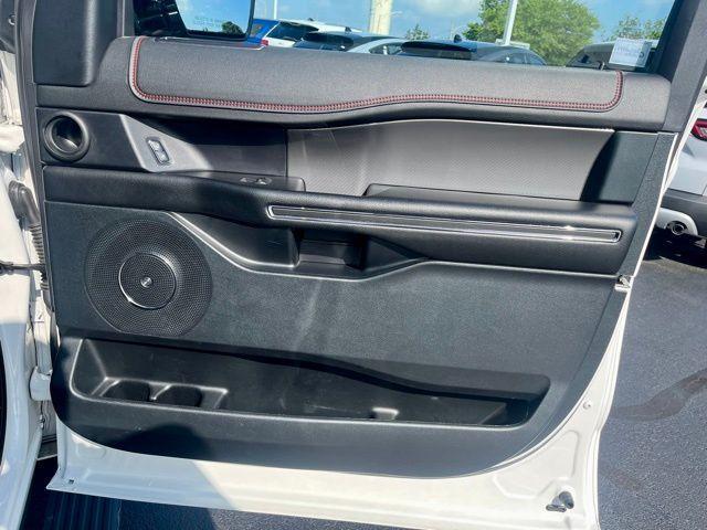 Photo of 2021 White Ford Expedition