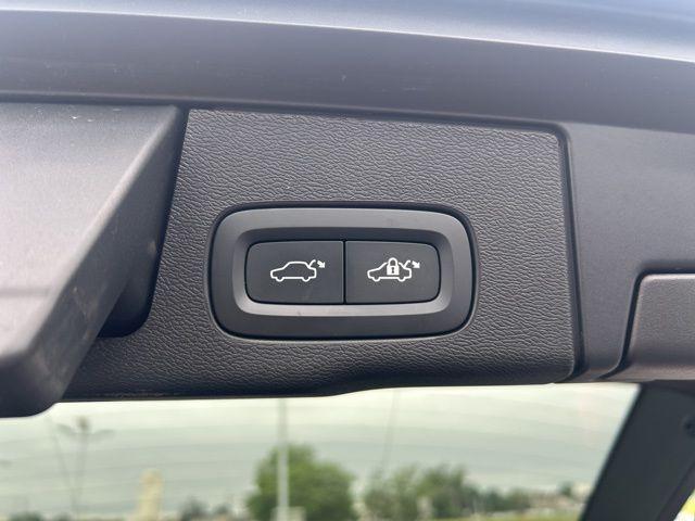 Photo of 2022 Blue Volvo XC60