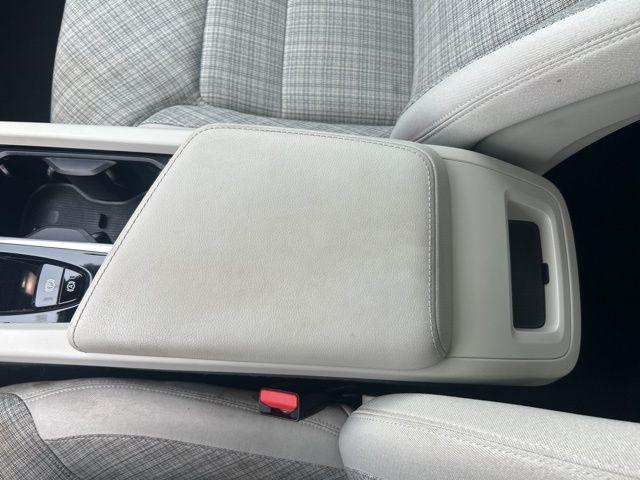 Photo of 2022 Blue Volvo XC60