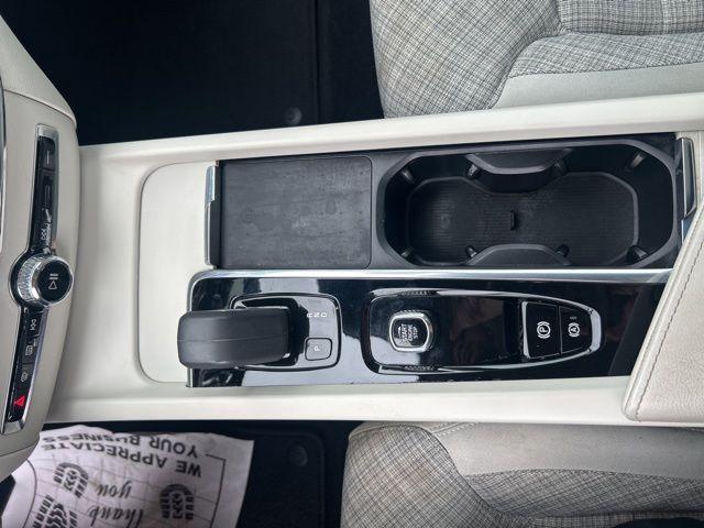 Photo of 2022 Blue Volvo XC60
