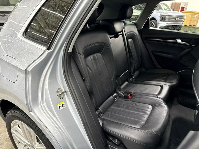 Photo of 2018 Florett Silver Metallic Audi Q5