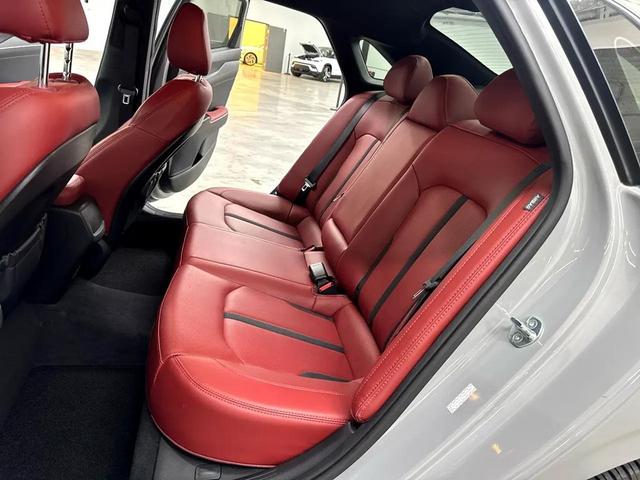 Photo of 2023 Wolf Gray Kia K5