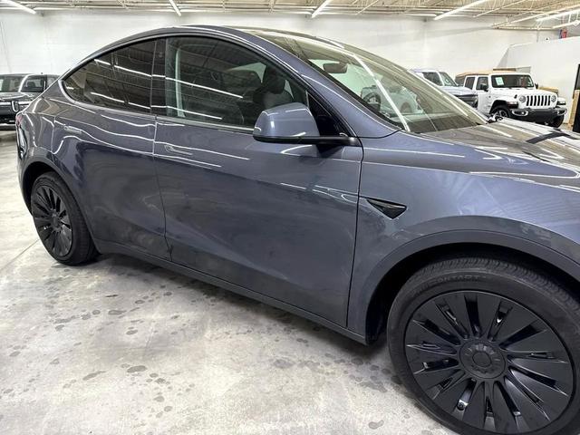 Photo of 2022 Gray Tesla Model Y