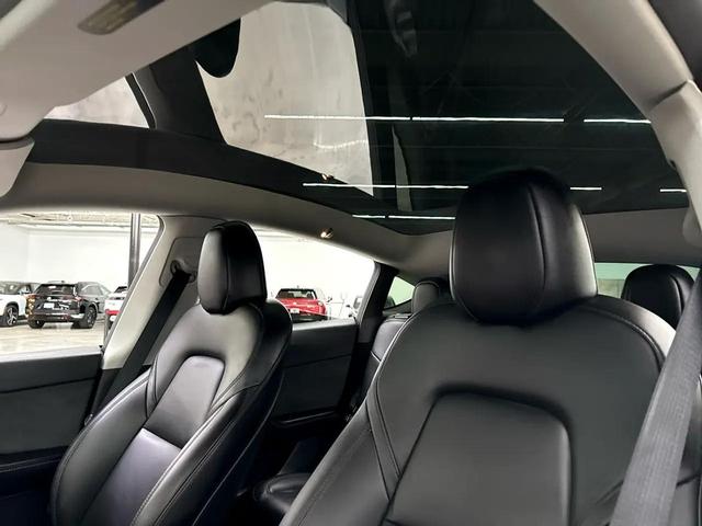 Photo of 2022 Gray Tesla Model Y
