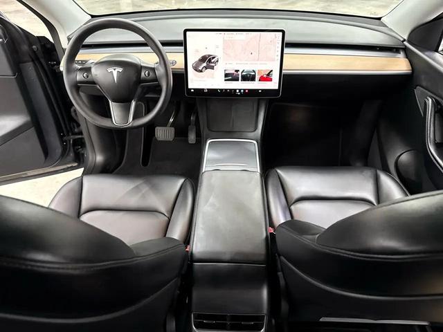 Photo of 2022 Gray Tesla Model Y