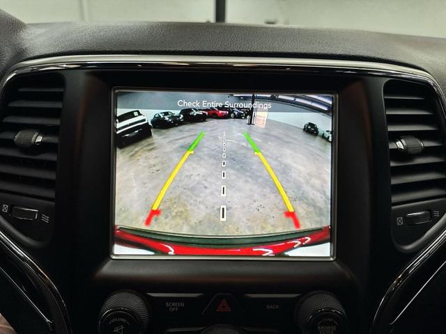 Photo of 2017 Redline 2 Coat Pearl Jeep Grand Cherokee
