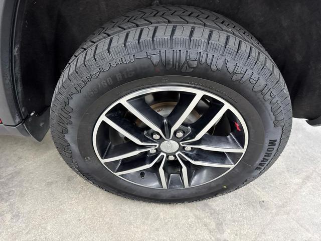 Photo of 2017 Redline 2 Coat Pearl Jeep Grand Cherokee