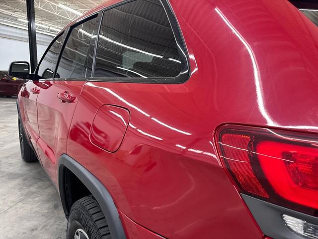 Photo of 2017 Redline 2 Coat Pearl Jeep Grand Cherokee