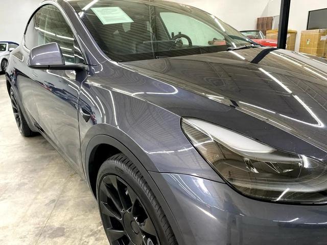 Photo of 2021 Gray Tesla Model Y