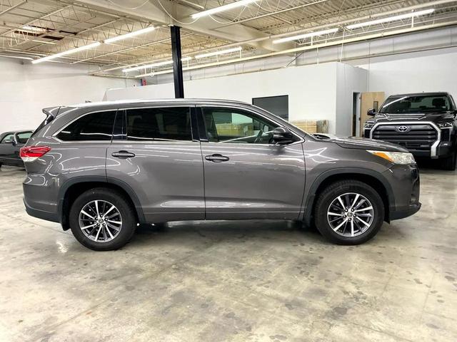Photo of 2017 Predawn Gray Mica Toyota Highlander