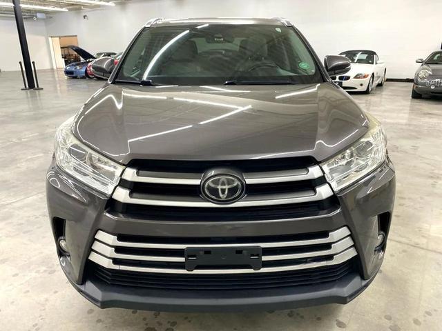 Photo of 2017 Predawn Gray Mica Toyota Highlander