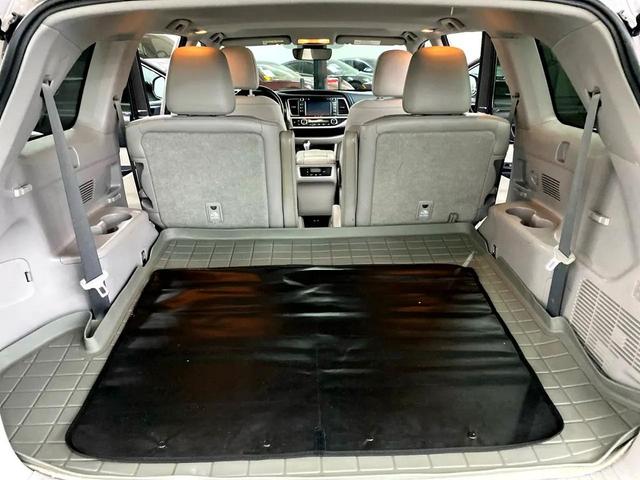 Photo of 2017 Predawn Gray Mica Toyota Highlander