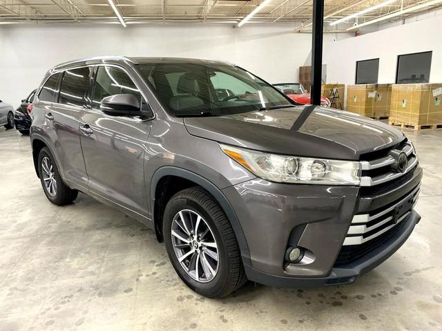 Photo of 2017 Predawn Gray Mica Toyota Highlander